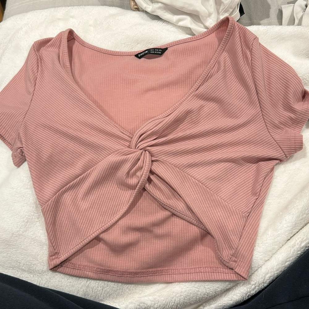 Pink cropped t shirt.